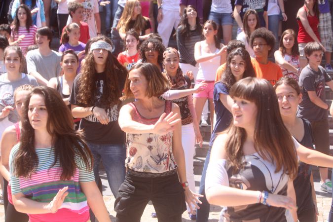 'Flashmob' junto al instituto Sagasta-28